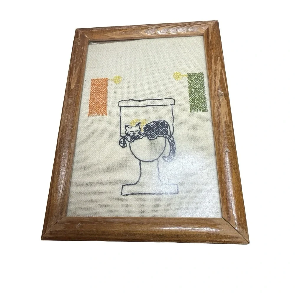 Vtg wood framed‎ cross stitch cat on toilet bathroom decor